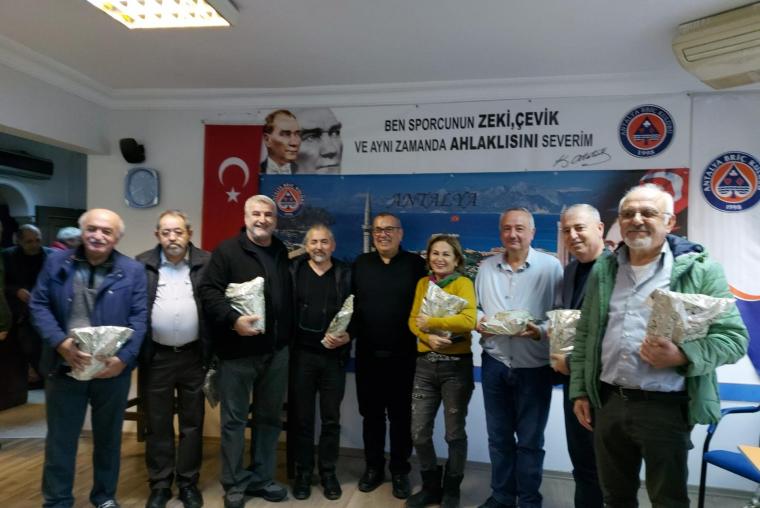 Yılbaşı turnuvasında ödüller sahiplerini buldu.